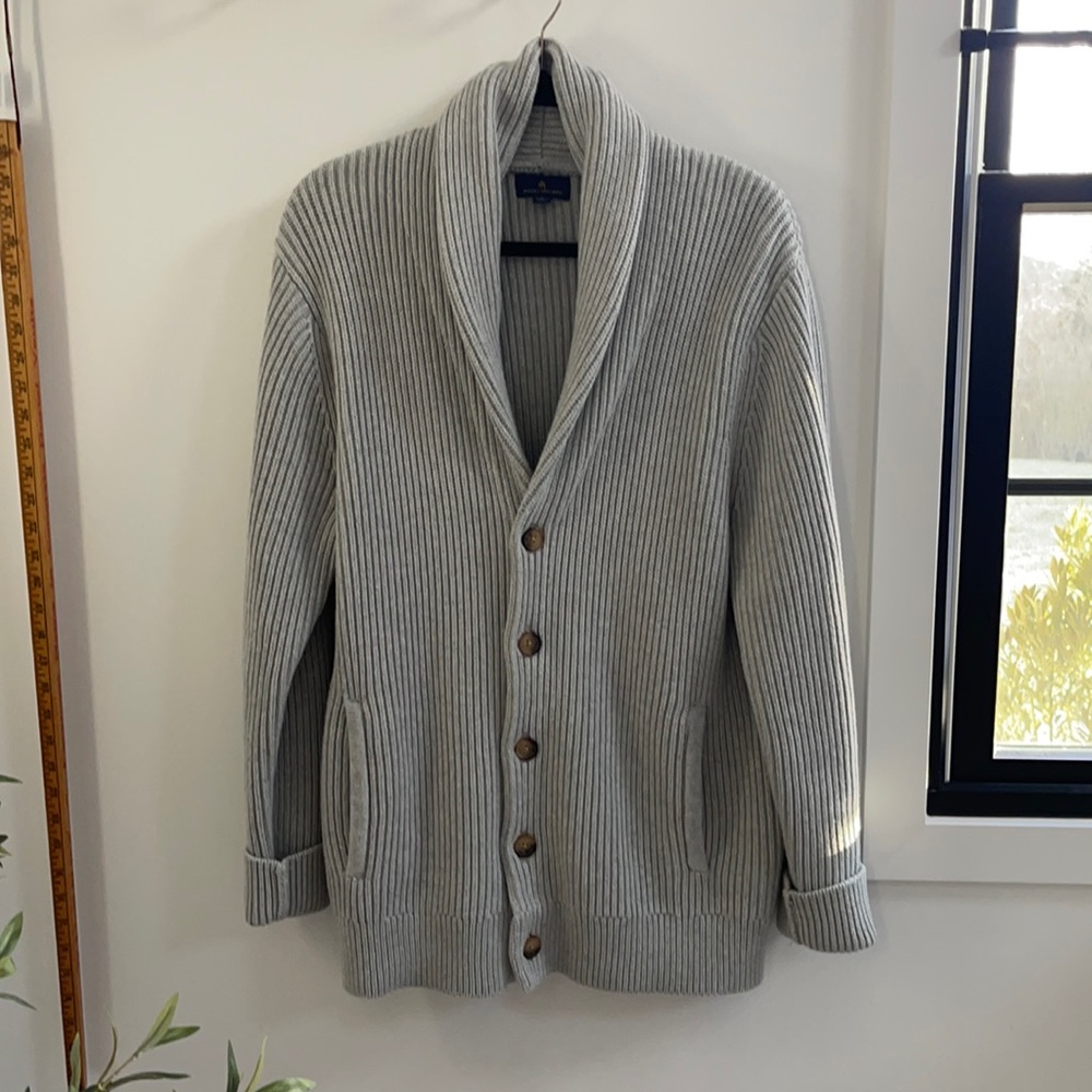 Brooks Brothers Cardigan grey men’s large heavy knit button down with pockets.